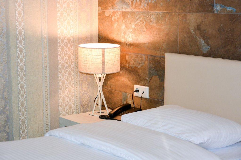 Eleon Boutique Hotel Тбилиси Екстериор снимка