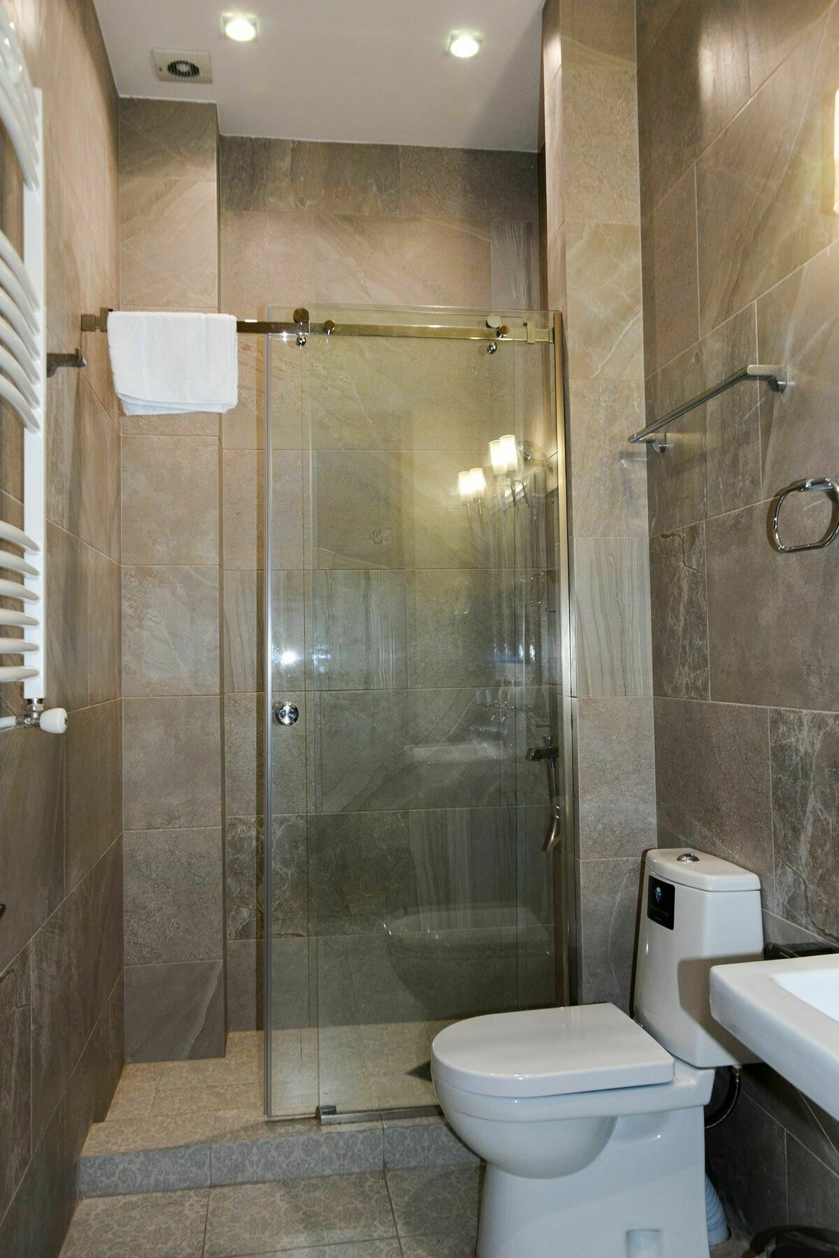 Eleon Boutique Hotel Тбилиси Екстериор снимка
